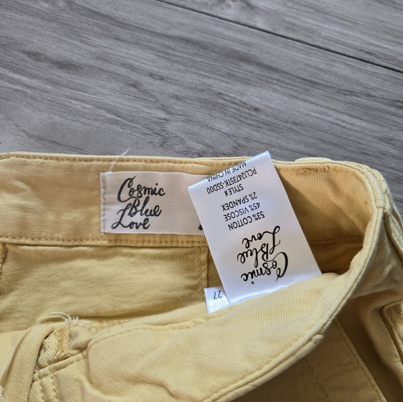 Yellow Cargo Shorts with Casual Style - Picture 3 of 7